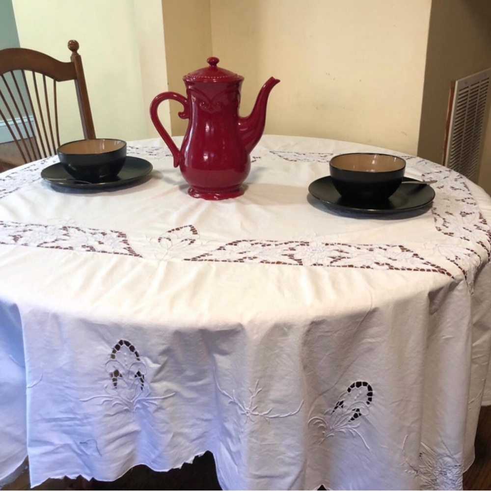 Flower Round Tablecloth Purple Embroidered Table Cloth Home Kitchen Table Decora - Picture 6 of 11